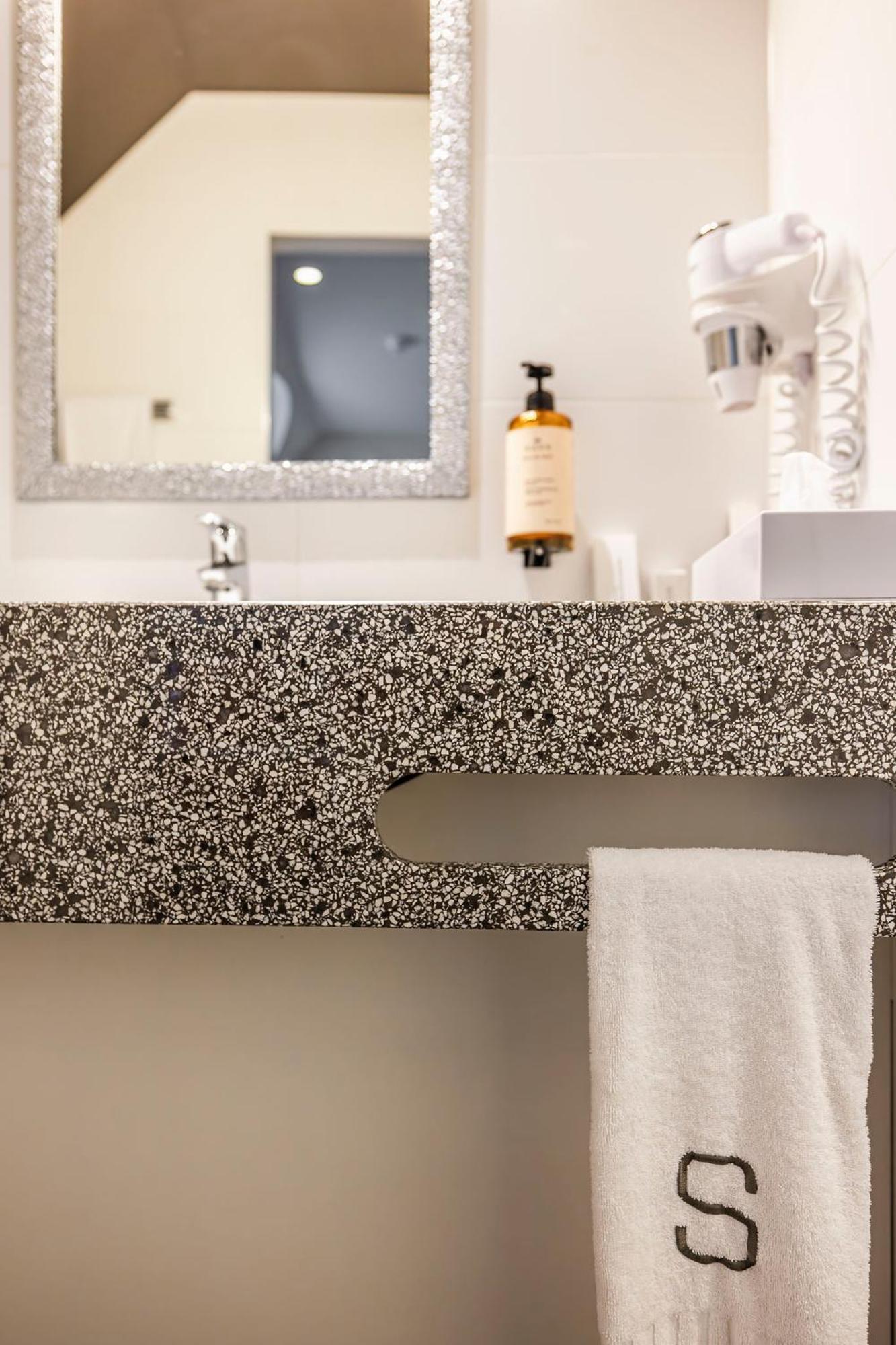 Square Hotel Кортрейк Екстериор снимка