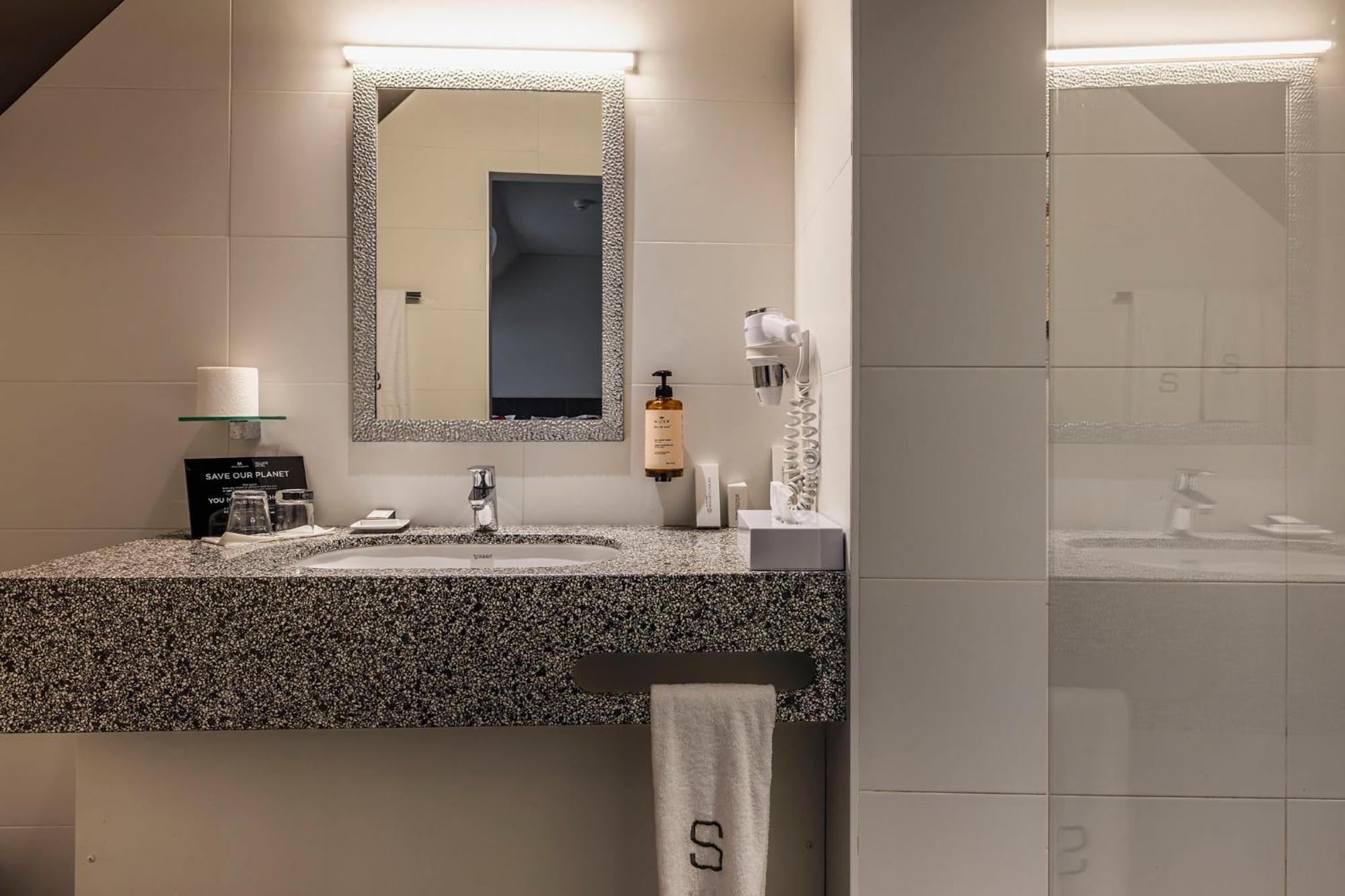 Square Hotel Кортрейк Екстериор снимка