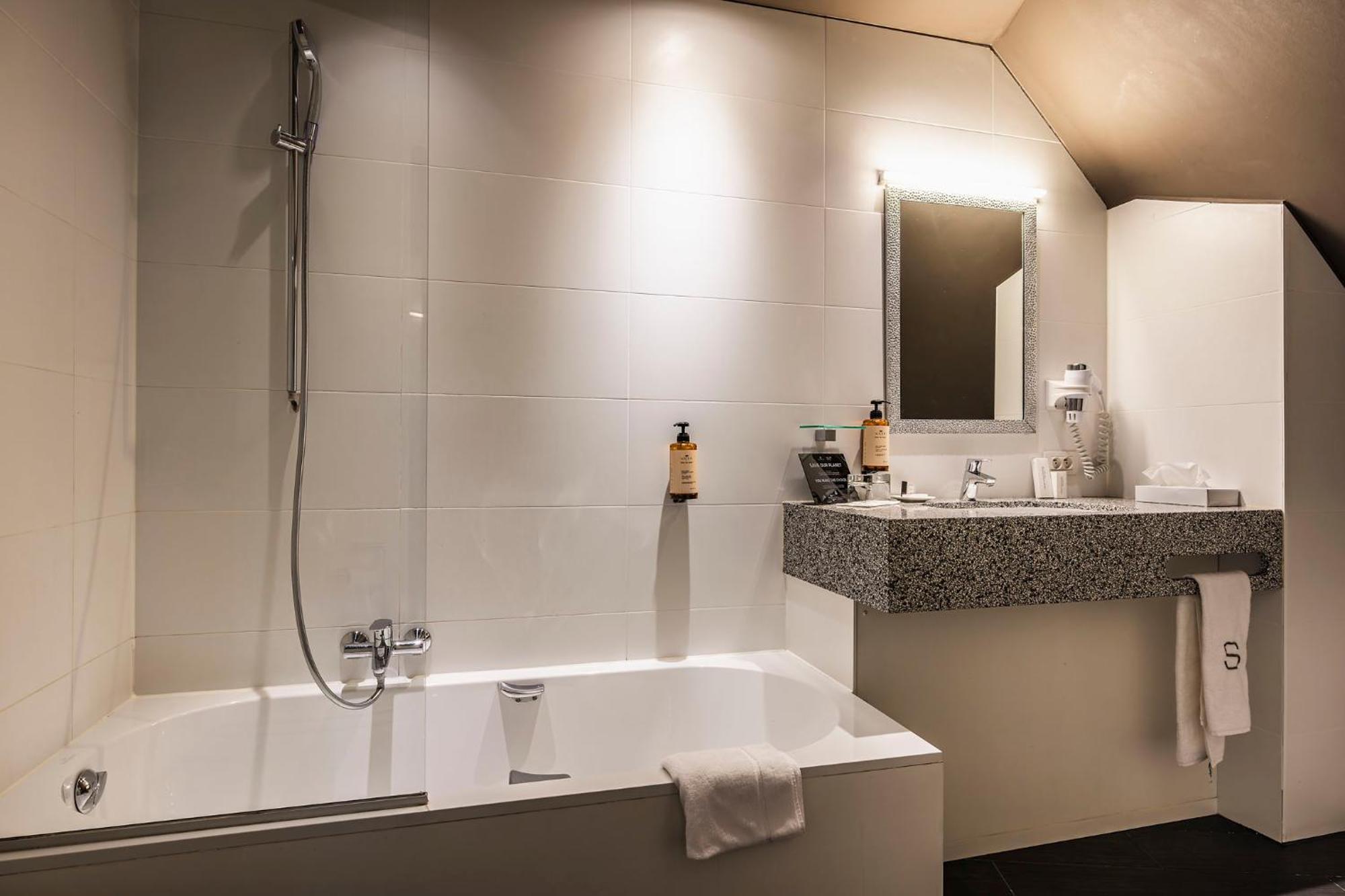 Square Hotel Кортрейк Екстериор снимка