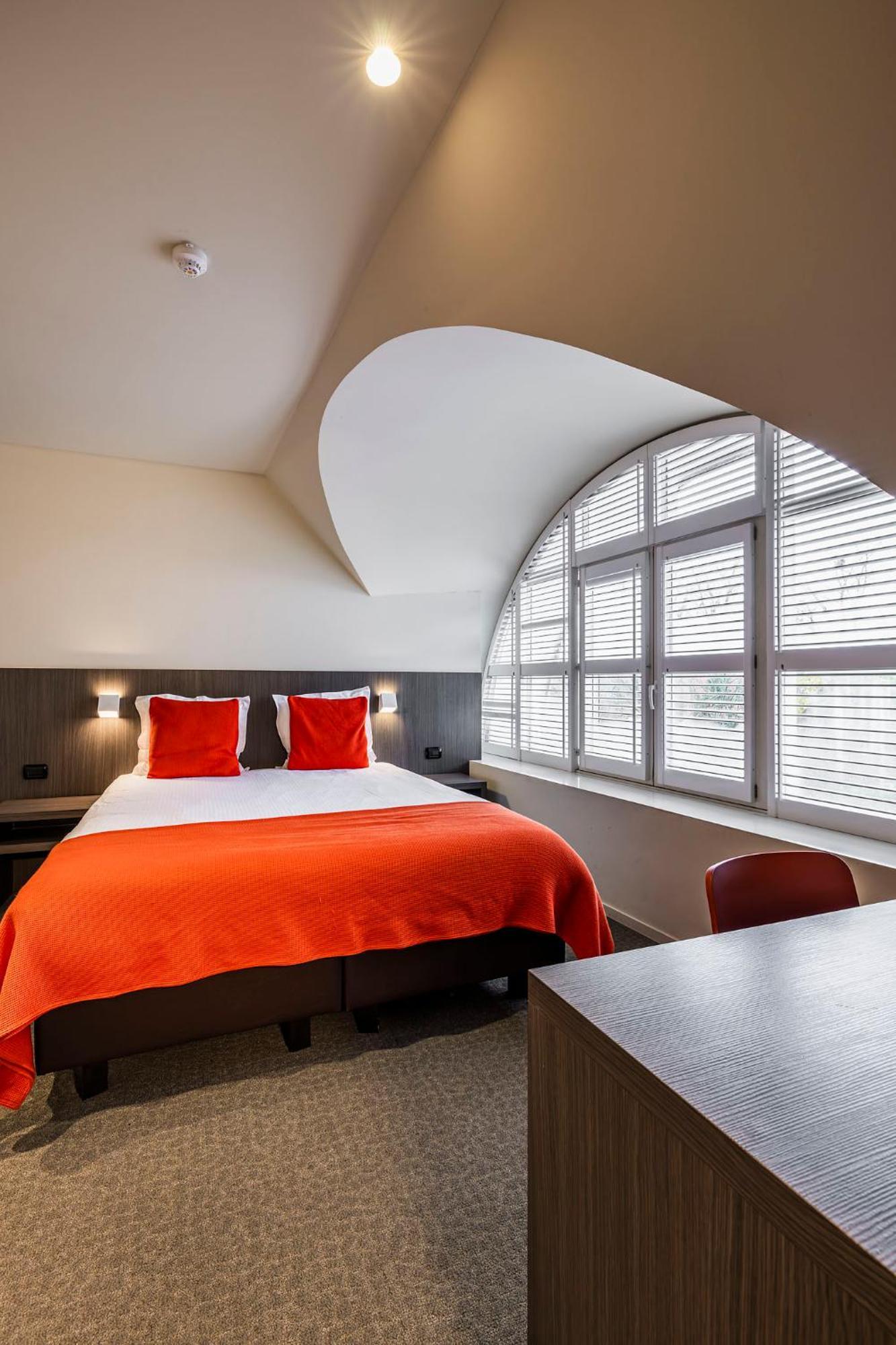 Square Hotel Кортрейк Екстериор снимка