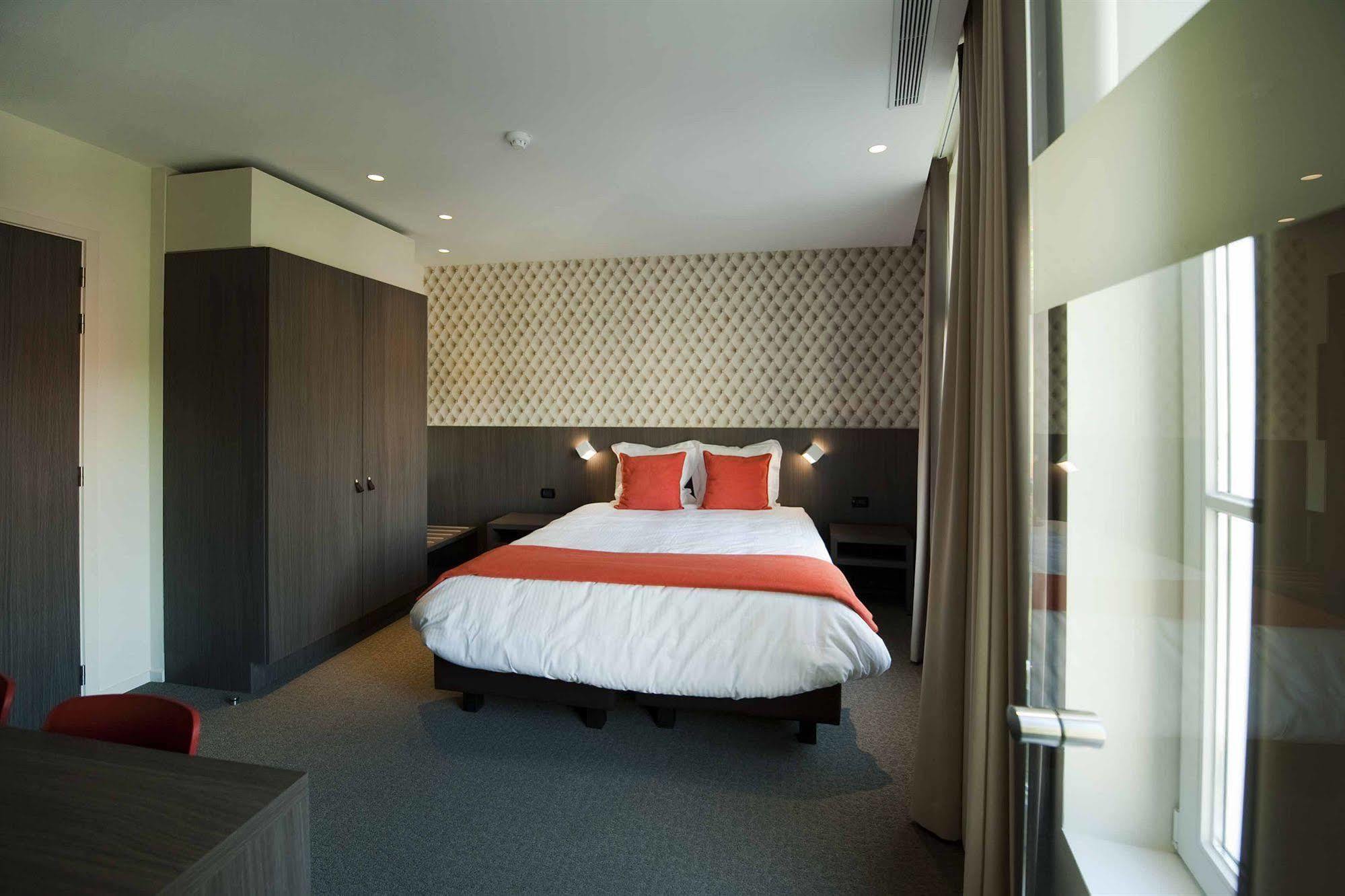 Square Hotel Кортрейк Екстериор снимка